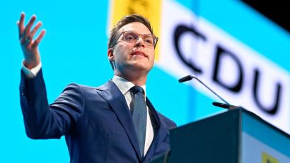 Bild: Uwe Anspach/dpa
Baden-Württembergs CDU-Landeschef Hagel will nicht über das Tennisspiel von Berlins Regierendem Bürgermeister Wegener streiten - es brauche vielmehr eine Debatte über den Linksterrorismus in Deutschland. (Archivbild)