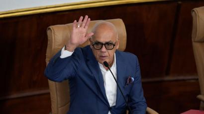 Bild: Matias Delacroix/AP/dpa
Details zur Freilassung der Häftlinge nannte Parlamentspräsident Jorge Rodríguez nicht.