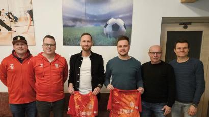 Bild: SC Germania Amberg
Die zwei Neuen beim SC Germania Amberg: Remi Szewczyk (Dritter von links) und Harry Gittel (Vierter von links) übernehmen ab Sommer 2026.