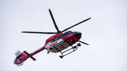 Bild: Stefan Sauer/dpa
Ein Rettungshubschrauber war nach einem Unfall bei Waldarbeiten im Einsatz. (Symbolbild)