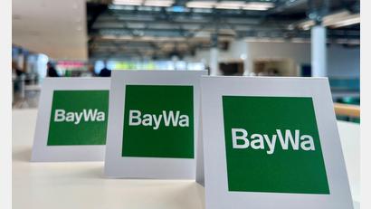 Bild: Carsten Hoefer/dpa
Aus vier mach drei: Die Baywa trennt sich von ihrem Vorstandschef, nun sollen die verbliebenen drei Vorstände das Unternehmen leiten. (Symbolbild)