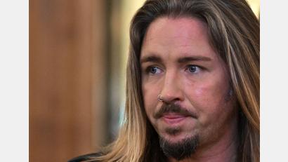 Bild: Hendrik Schmidt/dpa
Gil Ofarim zog sich nach dem „Davidstern-Skandal“ aus der Öffentlichkeit zurück, jetzt ist er auf RTL zurück. (Archivbild)