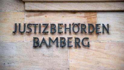 Bild: Pia Bayer/dpa
Bald muss sich ein Mann vor dem Landgericht Bamberg verantworten, der mit betrügerischen Callcentern Menschen um viel Geld gebracht haben soll. (Symbolbild)