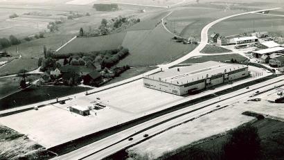 Luftbild: Werner Lischka
Ja, wo samma denn da daham? Wenn man sich kurz konzentriert, fällt es doch relativ schnell ein. Aber es ist schon sehr ländlich auf unserem Luftbild aus dem Jahr 1973.