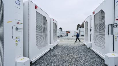 Symbolbild: Florian Miedl
Batteriespeicher, wie hier auf dem Symbolbild, werden immer wichtiger. Der Wiesauer Marktrat stellt die Weichen für einen Speicherpark im Ortsteil Güttern.