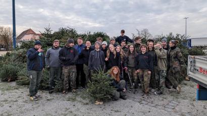 Bild: Elias Lay
Jedes Jahr schwärmen etliche Jugendliche und junge Erwachsene aus, um in Amberg Christbaume einzusammeln. Den Helfern macht's Spaß.