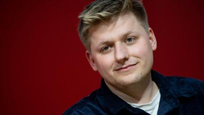 Bild: Hendrik Schmidt/dpa
Das Statement von Sebastian Hotz alias „El Hotzo“ löste im Netz damals zahlreiche Reaktionen aus. (Archivbild)