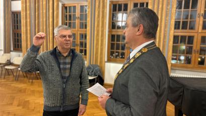 Bild: ck
Reinhard Ibisch rückt für die Stadträtin Petra Reil (FDP/UW) in den Vohenstraußer Stadtrat nach. Am Donnerstag wird er in der Sitzung von Bürgermeister Andreas Wutzlhofer vereidigt.