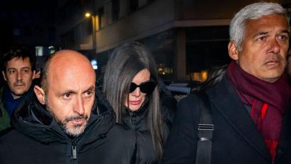 Bild: Jean-Christophe Bott/KEYSTONE/dpa
Jacques Moretti soll wegen Fluchtgefahr in U-Haft genommen werden.