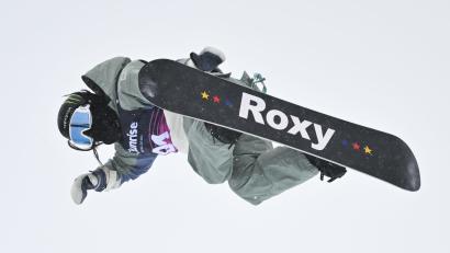 Bild: Gian Ehrenzeller/KEYSTONE/dpa
Trainingssturz mit Folgen: Snowboard-Star Chloe Kim. (Archivbild)