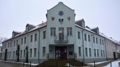 Bild: jr
Im Mitterteicher Rathaus gibt seit 2020 CSU-Bürgermeister Stefan Grillmeier den Ton an. Bei der Kommunalwahl 2026 trifft er nur auf einen Herausforderer: Wolfgang Karbstein von der Wählergemeinschaft Zukunft Stadt Mitterteich.