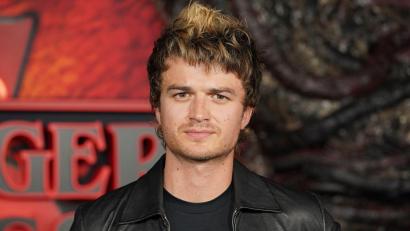 Bild: Jordan Strauss/Invision/AP/dpa
Joe Keery alias Djo landet mit seinem Song „End Of Beginning“ auf Platz 3 (Archivbild).