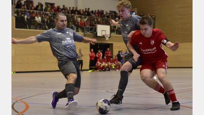 Bild: Hans Mark
Auch die SG Nabburg/Diendorf (graue Trikots) und die SpVgg Pfreimd (rote Trikots) sind in Roding dabei.