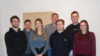 Bild: Peter Dotzler
Die Gemeinderatskandidaten der Jungen Wähler in Gebenbach: Wolfgang Dotzler, Johannes Gottschalk, Isabelle Zintl, Matthias Schöpf, Simon Dotzler, Jonas Schmietendorf und Kerstin Schöpf (von links). Nicht im Bild ist Michael Mende.