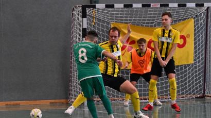 Bild: Thomas, Schrems
Richard Vanek (Zweiter von links) und der SV Poppenreuth fahren mit Ambitionen zur Endrunde der Hallenkreismeisterschaft im Spielkreis Hof/Wunsiedel/Tirschenreuth.