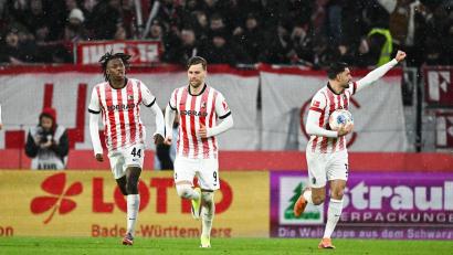 Bild: Silas Stein/dpa
Freiburg bejubelt einen Heimsieg gegen Hamburg