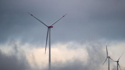 Bild: Pia Bayer/dpa
Am Wochenende bläst es weiter kräftig. (Symbolbild)