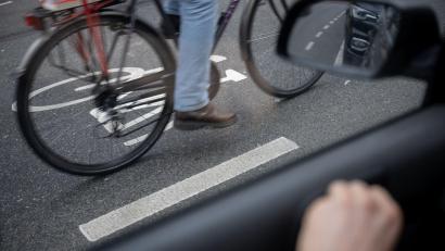 Bild: Sebastian Gollnow/dpa
Die Gefahr durch Dooringunfälle wird in der Regel unterschätzt. (Archivfoto)