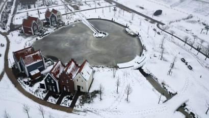 Bild: Lars Penning/dpa
Viele Landschaften sind seit Tagen verschneit - auch in Regionen, in denen das mittlerweile eher selten vorkommt.