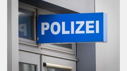 Bild: Soeren Stache/dpa
Die Frau bringt gegenüber der Polizei eine ungewöhnliche Ausrede für ihren Parkrempler hervor. (Symbolbild)