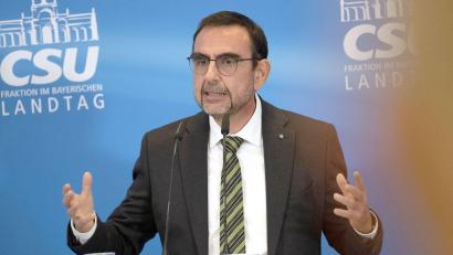 Bild: Pia Bayer/dpa
Klaus Holetschek will beim Bürokratieabbau aufs Tempo drücken. (Archivbild)