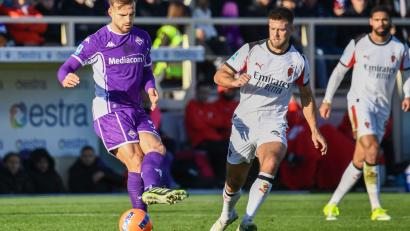 Bild: Fabio Fagiolini/LiveMedia-IPA/ZUMA Press Wire/dpa
Niclas Füllkrug (M.) spielte mit der AC Mailand 1:1 in Florenz.