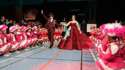 Bild: wrm
Das Prinzenpaar der Narrhalla Windischeschenbach zog beim Inthronisationsball in die Mehrzweckhalle ein.