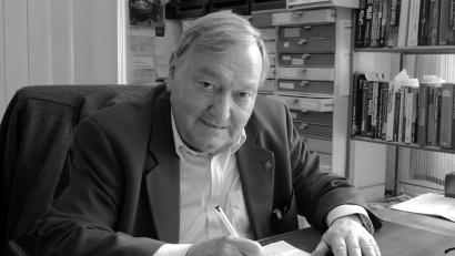 Bild: Thomas Burmeister/dpa
Vom Koch zum Bestseller-Autor. (Archivbild)