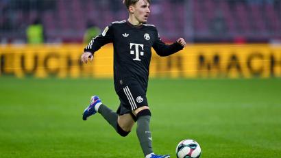 Bild: Sven Hoppe/dpa
Beim Testspiel in Salzburg glänzte Lennart Karl als zweifacher Torschütze. (Archivbild)