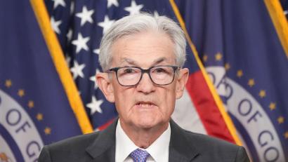 Bild: Jacquelyn Martin/AP/dpa
Seit Monaten musste US-Notenbank-Chef Jerome Powell sich Kritik von US-Präsident Donald Trump anhören. (Archivfoto)