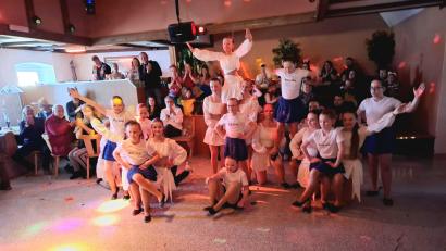 Bild: gz
Mit einer Pyramide endete der Auftritt der Mädels von "Dance Surprise".