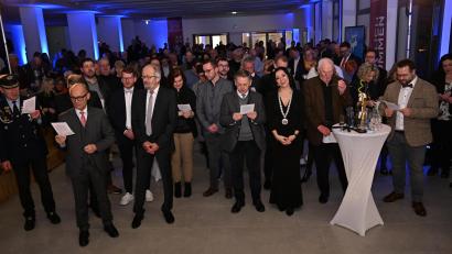 Bild: fpoz
Die Besucher des Neujahrsempfangs brachten sich lautstark beim Waldershofer Heimatlied, der Bayernhymne und dem Deutschlandlied ein.