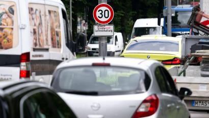 Bild: Sven Hoppe/dpa
Seit Juni 2024 galt auf einem Abschnitt des Mittleren Rings Tempo 30. (Archivbild)