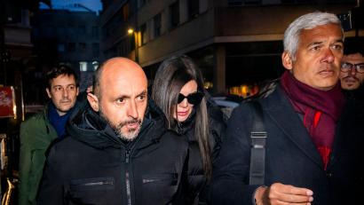 Bild: Jean-Christophe Bott/KEYSTONE/dpa
Moretti käme nach Hinterlegung von Sicherheiten wieder auf freien Fuß, sagt das Gericht. (Archivbild)