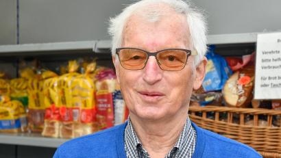 Archivbild: Petra Hartl
Bernhard Saurenbach, Vorsitzender der Amberger Tafel und des ESV Amberg, feiert am Dienstag, 13. Januar, seinen 80. Geburtstag.