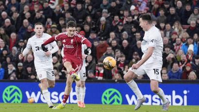 Bild: Peter Byrne/PA Wire/dpa
Florian Wirtz schießt - und trifft.