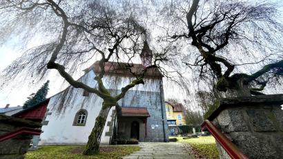 Bild: Gabi Schönberger
Die evangelische Kirche will ihren Bestand an Gebäuden langfristig halbieren. Historische Schätze wie die ehemalige Simultankirche Sankt Ulrich in Wilchenreuth sollen aber nicht weggegeben werden.