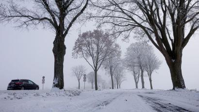 Bild: Moritz Frankenberg/dpa
Am Montag gibt es Unwetterwarnungen vor Glätte.