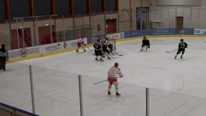 Bild: jma
Aufsteiger EHC Stiftland Mitterteich hat das Landesliga-Derby in heimischer Halle klar verloren