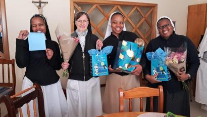 Archivbild: Konvent „Franciscan Nardini Novitiate“
Freude über die Gründung des neuen Konvents „Franciscan Nardini Novitiate“ im Juli 2025 – mit Schwester Diane (Zweite von links).