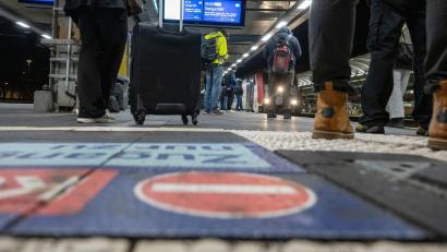 Bild: Stefan Puchner/dpa
Wegen umfangreicher Sanierungsarbeiten fährt am Ulmer Hauptbahnhof aktuell nur der Regionalverkehr.
