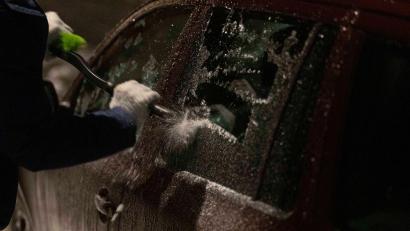 Bild: Daniel Wagner/dpa
In Sachsen waren die Autos am Dienstag vereist.