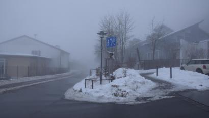 Bild: fz
Das Kinderhaus (rechts) und das Schulgebäude (links) sollen künftig von einer gemeinsamens Heizzentrale profitieren.