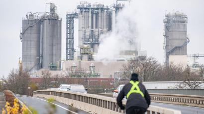 Bild: Benjamin Westhoff/dpa
Die Chemiebranche ist besonders energieintensiv (Archivbild)