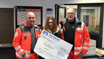 Bild: Michael Reimelt
1000 Euro bekommen die First Responder Poppenricht von der Firma Breuer OHG für die geplante Wache.