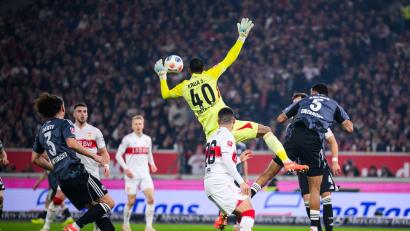 Bild: Tom Weller/dpa
Folgenschwerer Fehler: Frankfurts Torwart Kaua Santos beim 1:1.