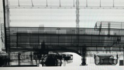 Bild: Hauptzollamt Regensburg
Als sie den Lkw in einer Großröntgenanlage untersuchten, bemerkten die Beamten Auffälligkeiten.