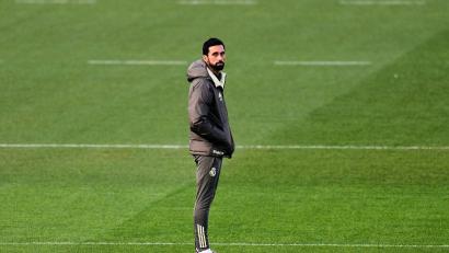 Bild: Manu Fernandez/AP/dpa
Alvaro Arbeloa leitet das Training bei Real Madrid.