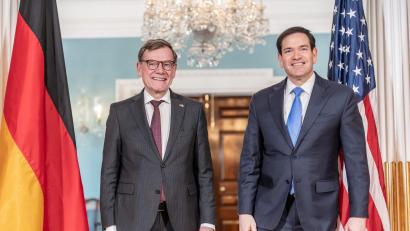 Bild: Michael Kappeler/dpa
Beim Gespräch von Außenminister Johann Wadephul (l., CDU) mit seinem US-Kollegen Marco Rubio geht es auch um die Drohungen von US-Präsident Donald Trump gegen Grönland.