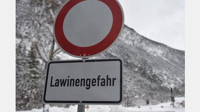 Bild: Angelika Warmuth/dpa
In höheren Lagen herrscht erhebliche Lawinengefahr. (Symbolbild)